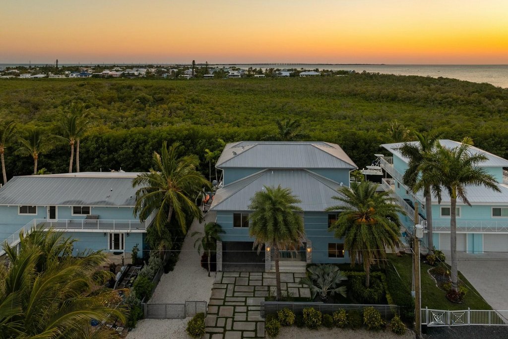 Lower Matecumbe, Florida, 33036, United States, 5 Bedrooms Bedrooms, ,5.5 BathroomsBathrooms,Residential,Forsale,1944374