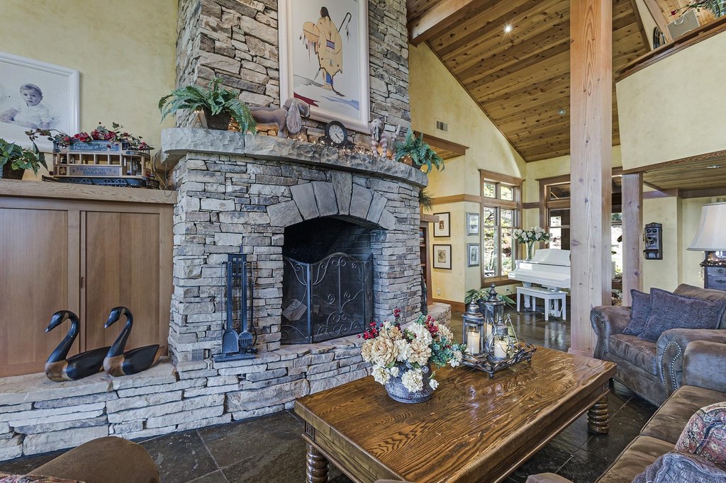 Taylorsville, California, 95983, United States, 4 Bedrooms Bedrooms, ,4.5 BathroomsBathrooms,Residential,Forsale,1910296