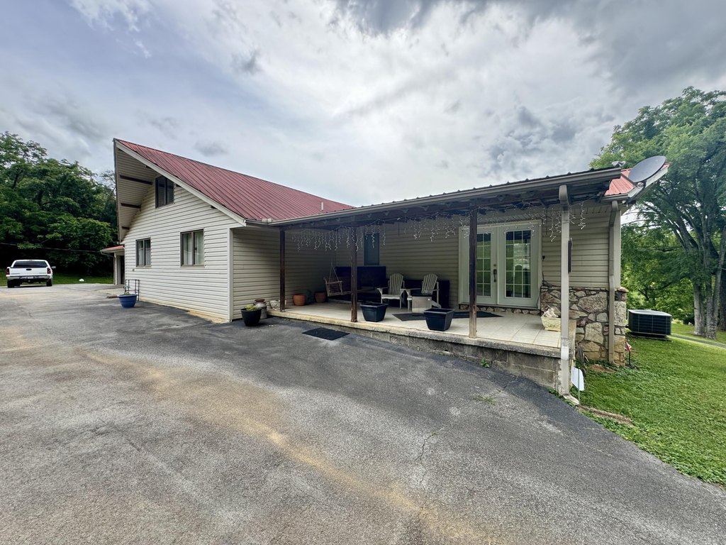 Newport, Tennessee, 37821, United States, 7 Bedrooms Bedrooms, ,5 BathroomsBathrooms,Residential,Forsale,1919021
