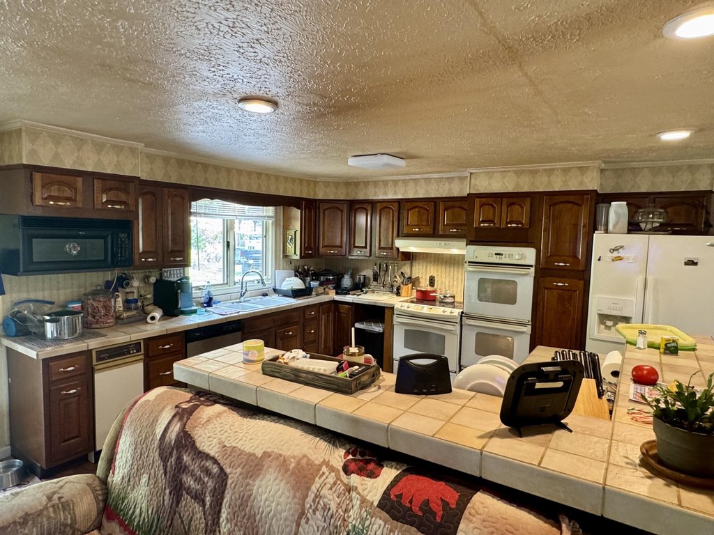 Newport, Tennessee, 37821, United States, 7 Bedrooms Bedrooms, ,5 BathroomsBathrooms,Residential,Forsale,1919021
