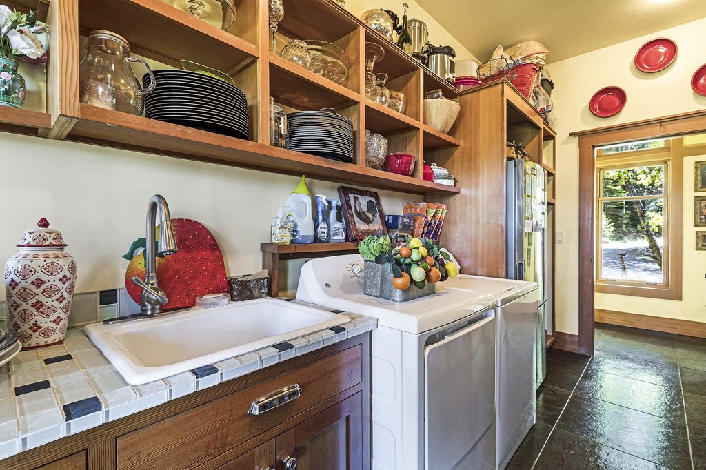 Taylorsville, California, 95983, United States, 4 Bedrooms Bedrooms, ,4.5 BathroomsBathrooms,Residential,Forsale,1910296