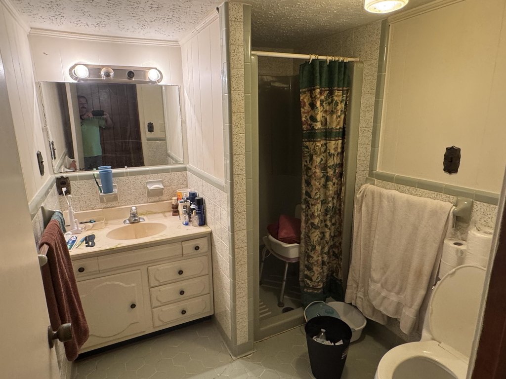 Newport, Tennessee, 37821, United States, 7 Bedrooms Bedrooms, ,5 BathroomsBathrooms,Residential,Forsale,1919021