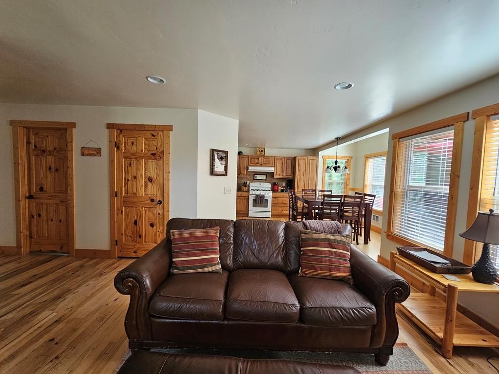 McCall, Idaho, 83638, United States, 3 Bedrooms Bedrooms, ,2 BathroomsBathrooms,Residential,Forsale,1889424