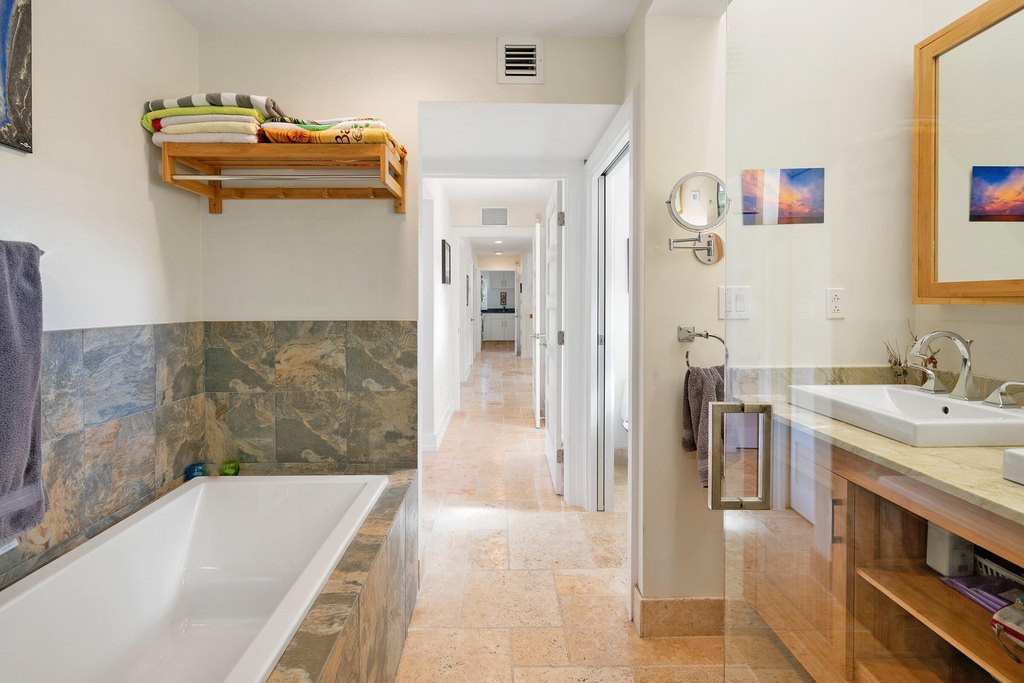 Upper Matecumbe Key Islamorada, Florida, 33036, United States, 3 Bedrooms Bedrooms, ,2.5 BathroomsBathrooms,Residential,Forsale,1944352