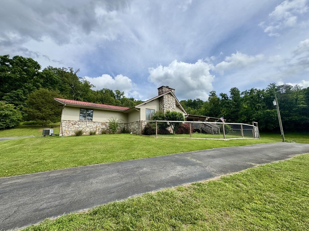 Newport, Tennessee, 37821, United States, 7 Bedrooms Bedrooms, ,5 BathroomsBathrooms,Residential,Forsale,1919021