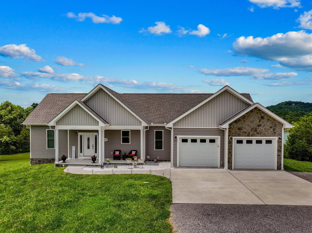 Dandridge, Tennessee, 37725, United States, 3 Bedrooms Bedrooms, ,2 BathroomsBathrooms,Residential,Forsale,1919018
