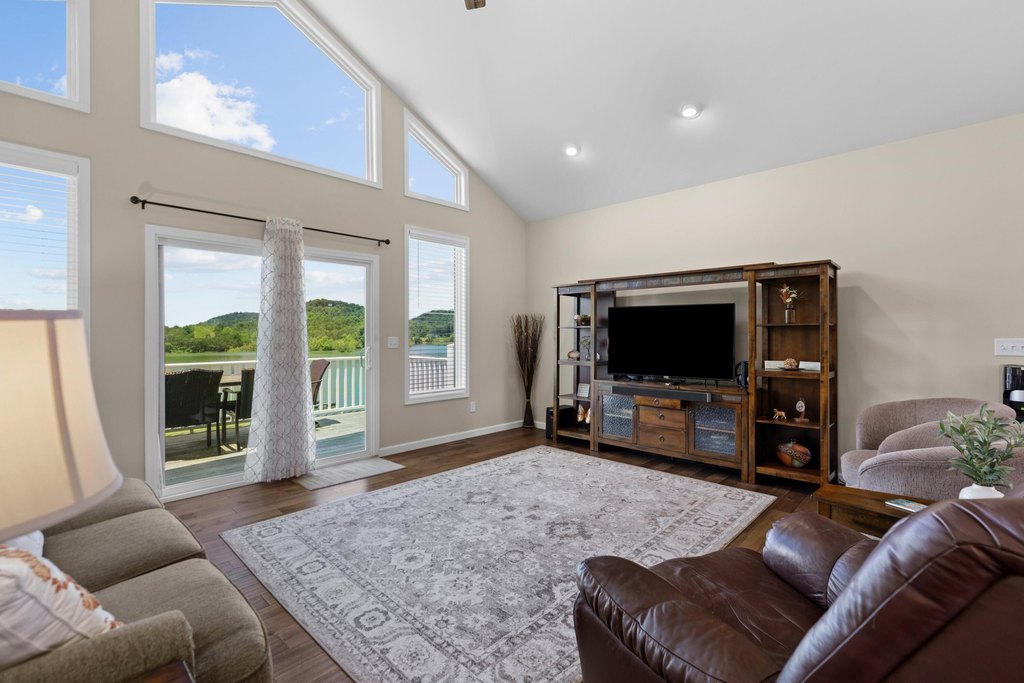 Dandridge, Tennessee, 37725, United States, 3 Bedrooms Bedrooms, ,2 BathroomsBathrooms,Residential,Forsale,1919018