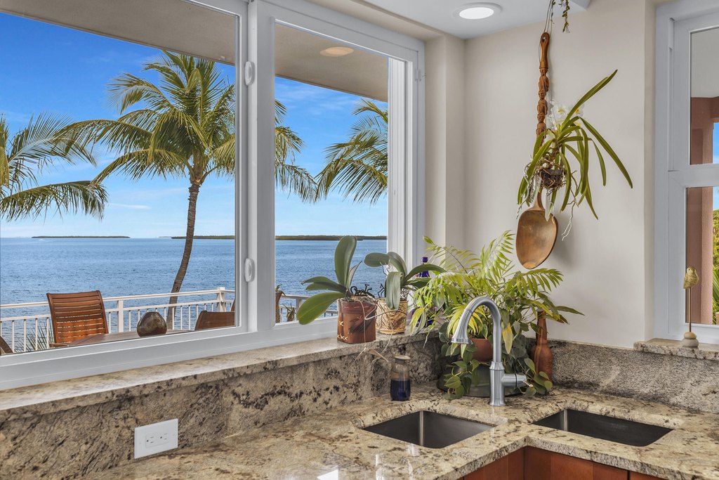 Upper Matecumbe Key Islamorada, Florida, 33036, United States, 3 Bedrooms Bedrooms, ,2.5 BathroomsBathrooms,Residential,Forsale,1944352
