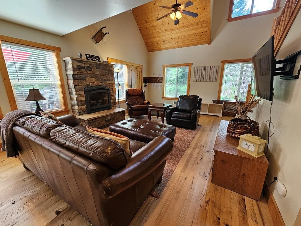 McCall, Idaho, 83638, United States, 3 Bedrooms Bedrooms, ,2 BathroomsBathrooms,Residential,Forsale,1889424