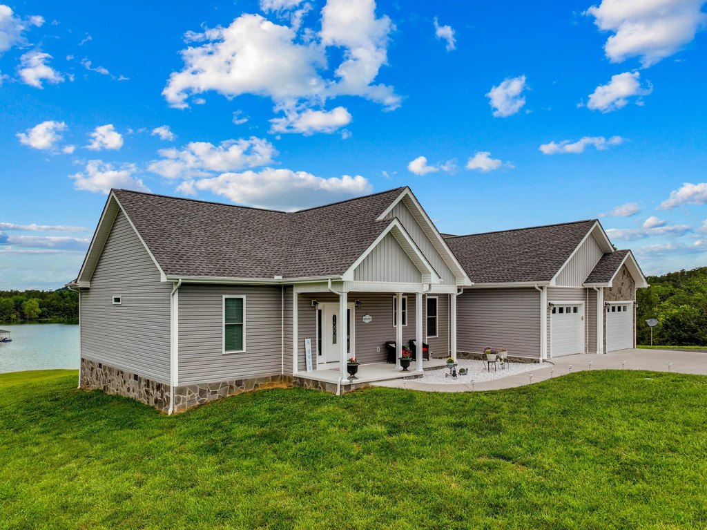Dandridge, Tennessee, 37725, United States, 3 Bedrooms Bedrooms, ,2 BathroomsBathrooms,Residential,Forsale,1919018