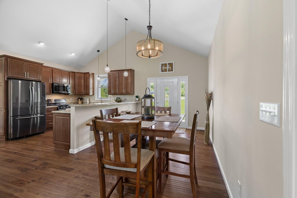 Dandridge, Tennessee, 37725, United States, 3 Bedrooms Bedrooms, ,2 BathroomsBathrooms,Residential,Forsale,1919018