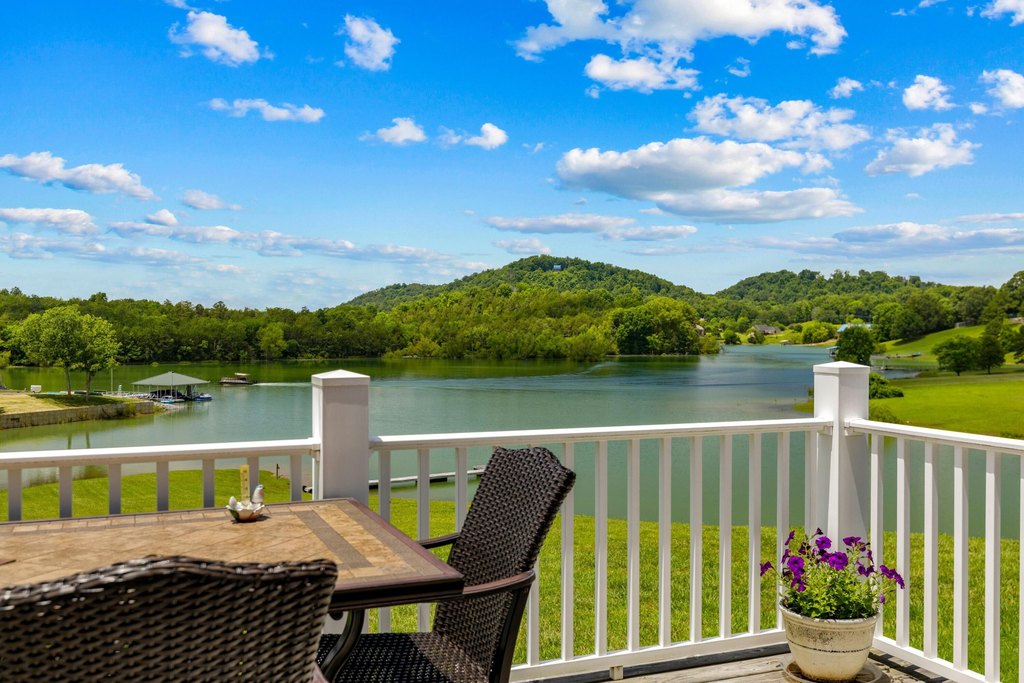 Dandridge, Tennessee, 37725, United States, 3 Bedrooms Bedrooms, ,2 BathroomsBathrooms,Residential,Forsale,1919018