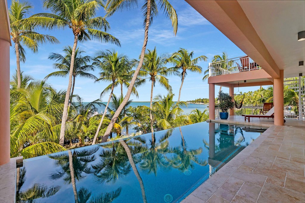 Upper Matecumbe Key Islamorada, Florida, 33036, United States, 3 Bedrooms Bedrooms, ,2.5 BathroomsBathrooms,Residential,Forsale,1944352