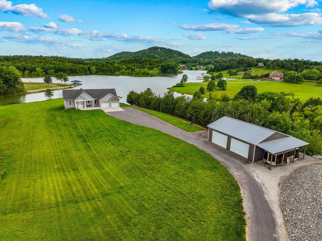 Dandridge, Tennessee, 37725, United States, 3 Bedrooms Bedrooms, ,2 BathroomsBathrooms,Residential,Forsale,1919018