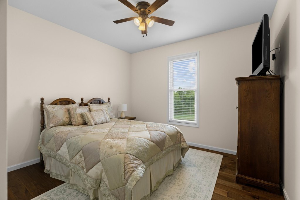Dandridge, Tennessee, 37725, United States, 3 Bedrooms Bedrooms, ,2 BathroomsBathrooms,Residential,Forsale,1919018