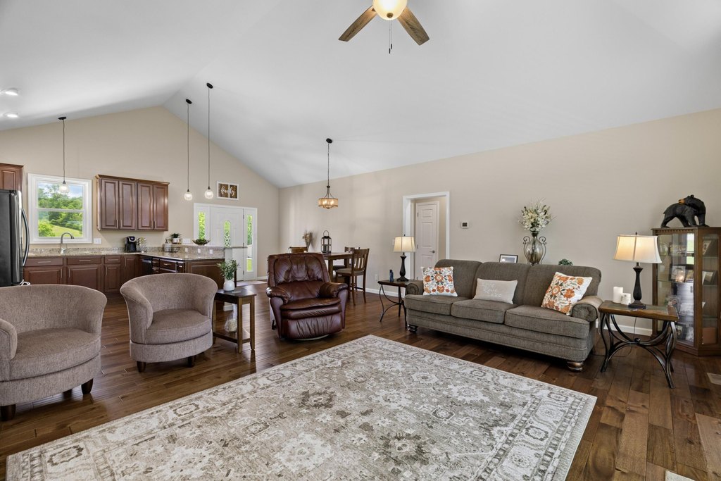 Dandridge, Tennessee, 37725, United States, 3 Bedrooms Bedrooms, ,2 BathroomsBathrooms,Residential,Forsale,1919018