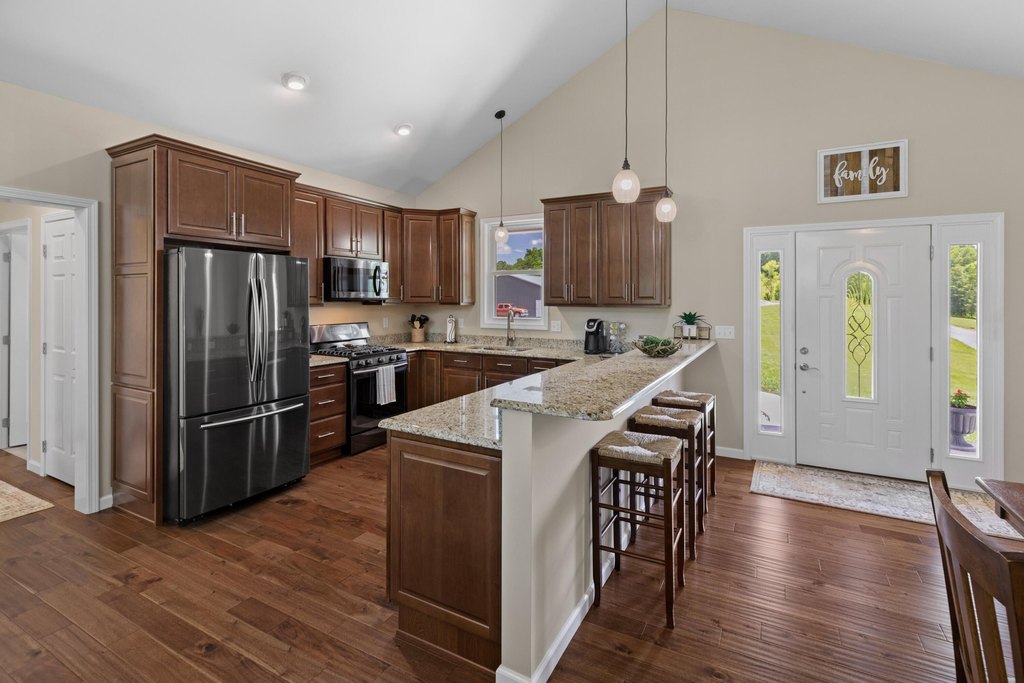 Dandridge, Tennessee, 37725, United States, 3 Bedrooms Bedrooms, ,2 BathroomsBathrooms,Residential,Forsale,1919018