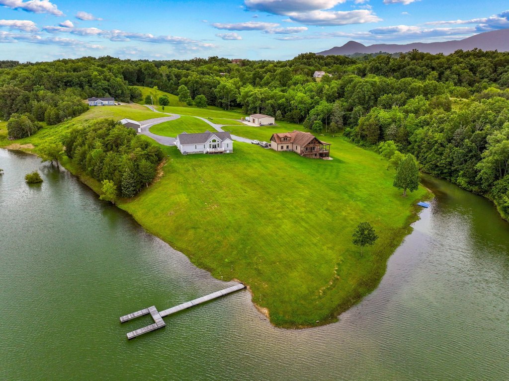 Dandridge, Tennessee, 37725, United States, 3 Bedrooms Bedrooms, ,2 BathroomsBathrooms,Residential,Forsale,1919018