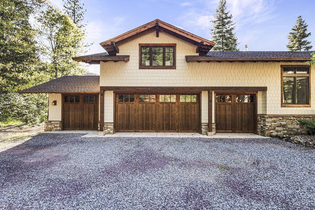 Taylorsville, California, 95983, United States, 4 Bedrooms Bedrooms, ,4.5 BathroomsBathrooms,Residential,Forsale,1910296
