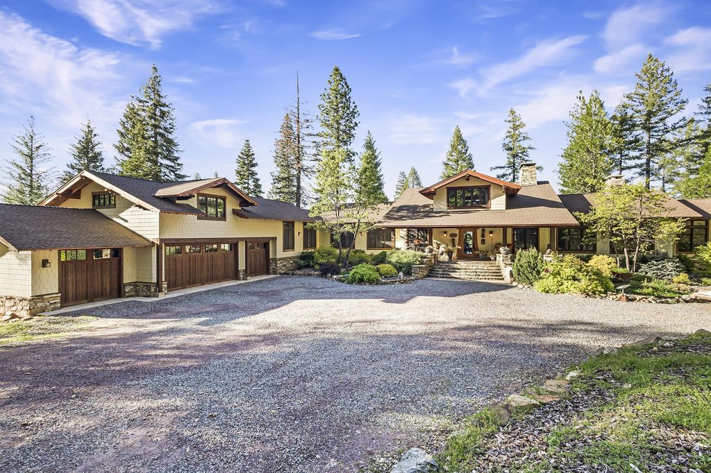 Taylorsville, California, 95983, United States, 4 Bedrooms Bedrooms, ,4.5 BathroomsBathrooms,Residential,Forsale,1910296