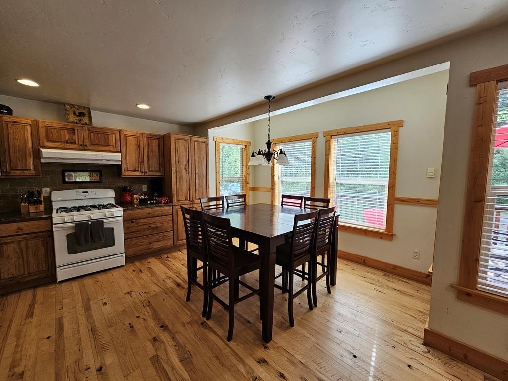 McCall, Idaho, 83638, United States, 3 Bedrooms Bedrooms, ,2 BathroomsBathrooms,Residential,Forsale,1889424