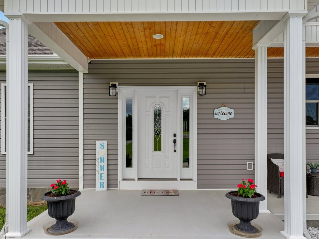 Dandridge, Tennessee, 37725, United States, 3 Bedrooms Bedrooms, ,2 BathroomsBathrooms,Residential,Forsale,1919018