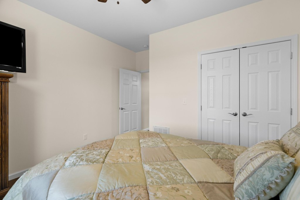 Dandridge, Tennessee, 37725, United States, 3 Bedrooms Bedrooms, ,2 BathroomsBathrooms,Residential,Forsale,1919018