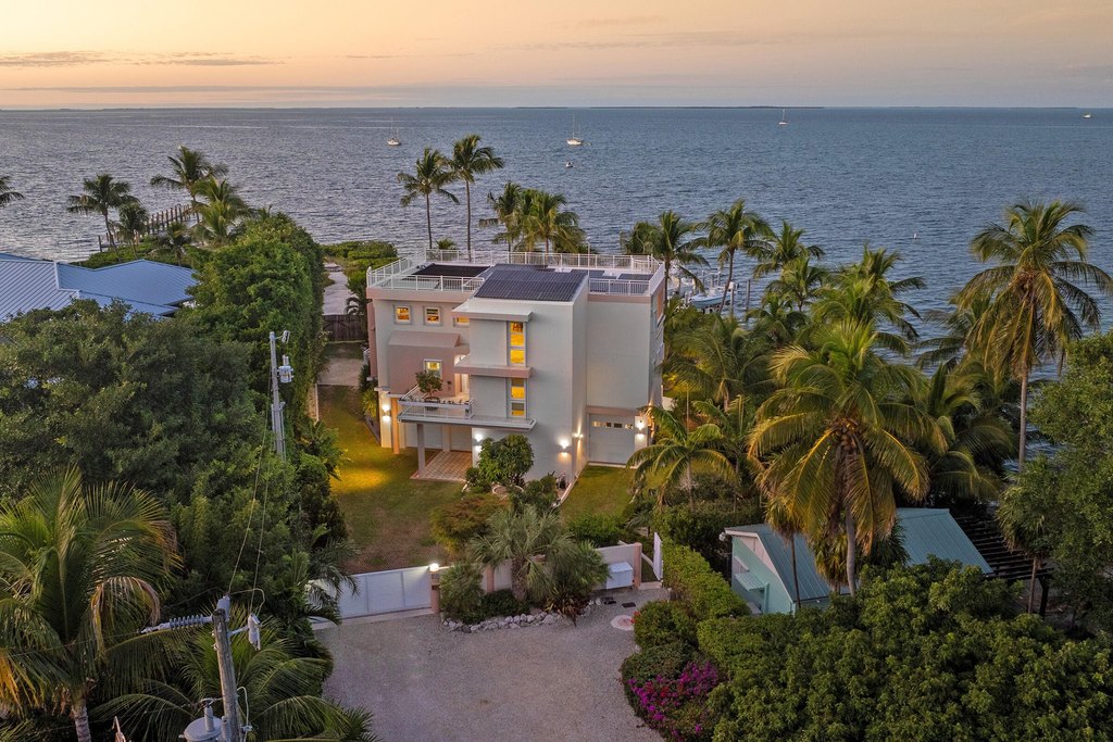 Upper Matecumbe Key Islamorada, Florida, 33036, United States, 3 Bedrooms Bedrooms, ,2.5 BathroomsBathrooms,Residential,Forsale,1944352