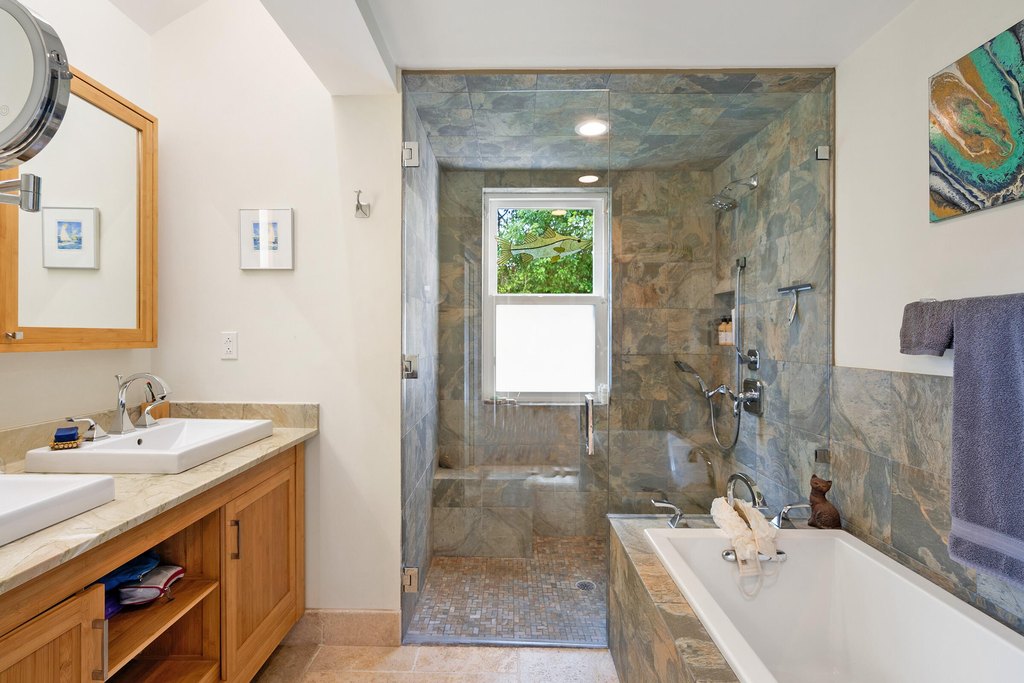 Upper Matecumbe Key Islamorada, Florida, 33036, United States, 3 Bedrooms Bedrooms, ,2.5 BathroomsBathrooms,Residential,Forsale,1944352