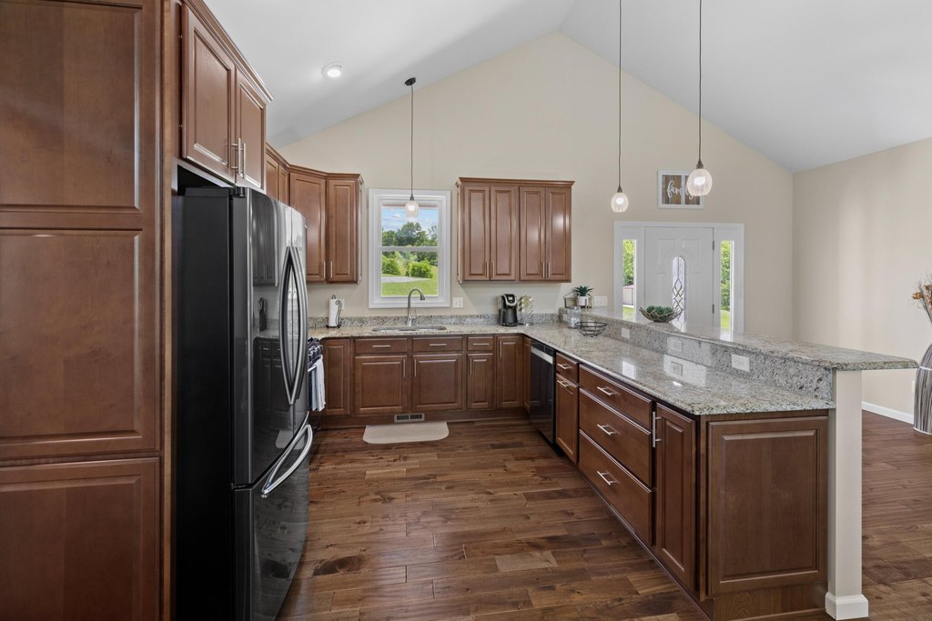Dandridge, Tennessee, 37725, United States, 3 Bedrooms Bedrooms, ,2 BathroomsBathrooms,Residential,Forsale,1919018