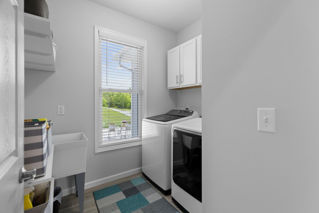 Dandridge, Tennessee, 37725, United States, 3 Bedrooms Bedrooms, ,2 BathroomsBathrooms,Residential,Forsale,1919018