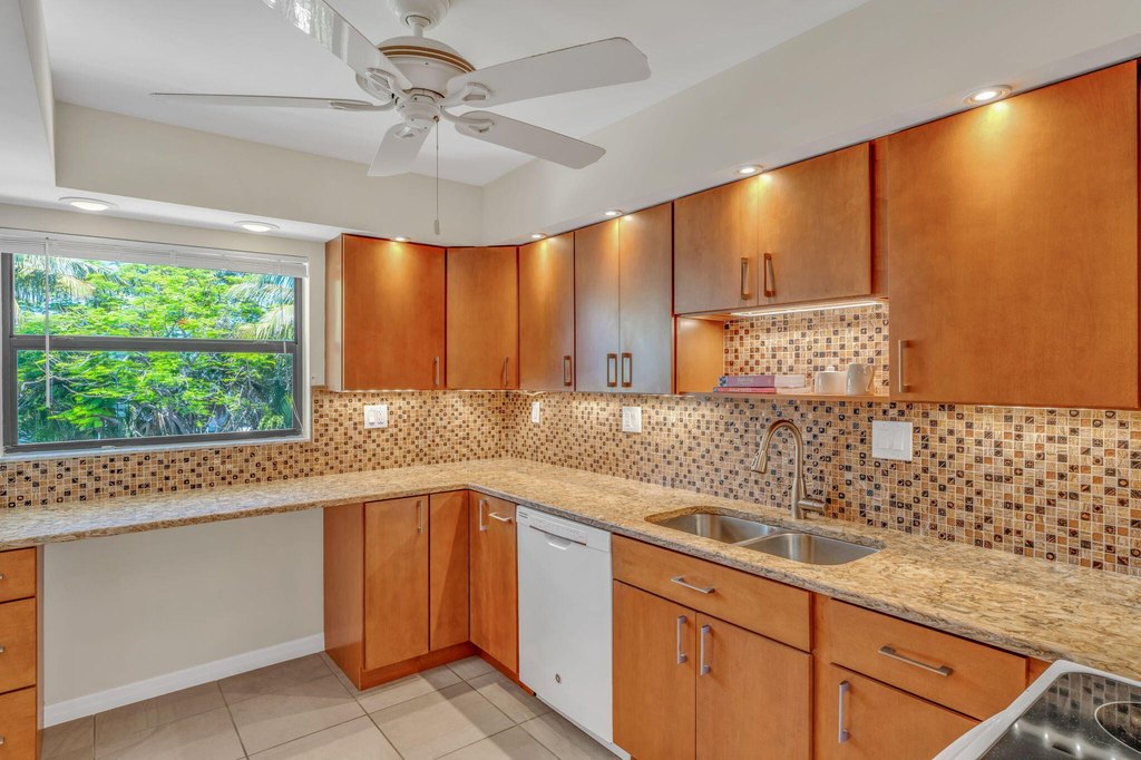 Key Colony, Florida, 33051, United States, 2 Bedrooms Bedrooms, ,2.5 BathroomsBathrooms,Residential,Forsale,1944365