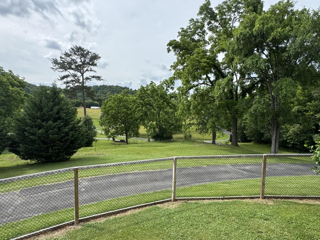 Newport, Tennessee, 37821, United States, 7 Bedrooms Bedrooms, ,5 BathroomsBathrooms,Residential,Forsale,1919021