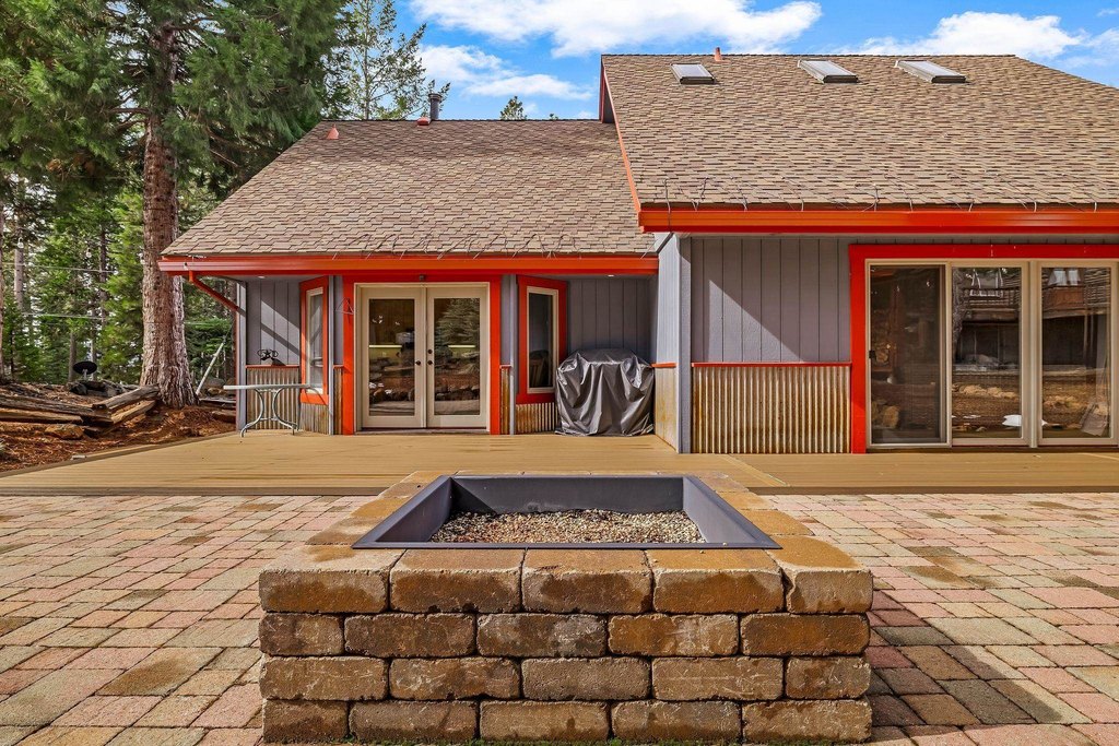 Lake Almanor, California, 96137, United States, 3 Bedrooms Bedrooms, ,3 BathroomsBathrooms,Residential,Forsale,1936791