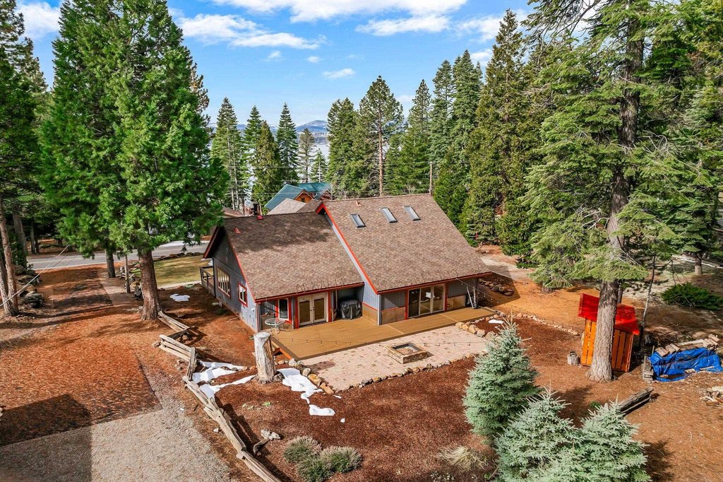 Lake Almanor, California, 96137, United States, 3 Bedrooms Bedrooms, ,3 BathroomsBathrooms,Residential,Forsale,1936791