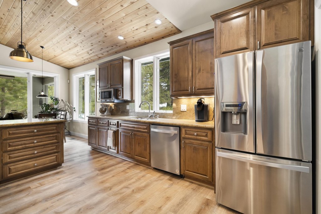 Lake Almanor, California, 96137, United States, 3 Bedrooms Bedrooms, ,2 BathroomsBathrooms,Residential,Forsale,1888829