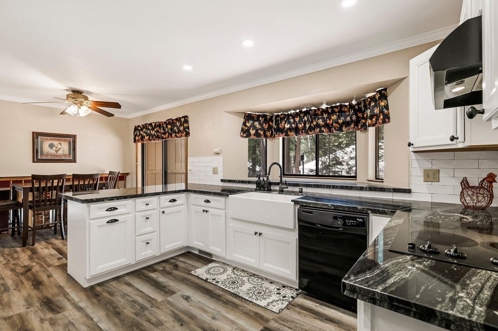 Lake Almanor, California, 96137, United States, 4 Bedrooms Bedrooms, ,3 BathroomsBathrooms,Residential,Forsale,1936725