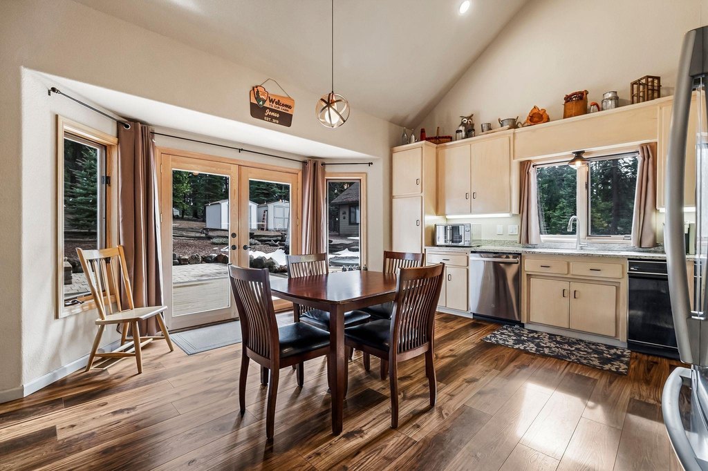 Lake Almanor, California, 96137, United States, 3 Bedrooms Bedrooms, ,3 BathroomsBathrooms,Residential,Forsale,1936791