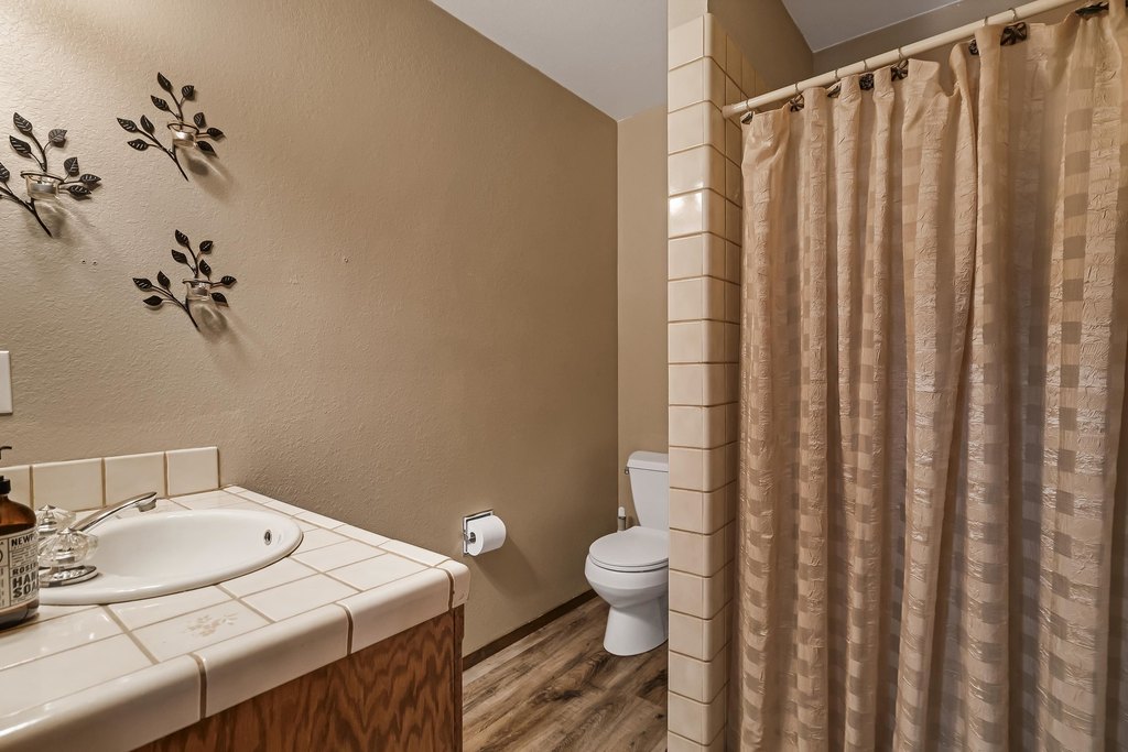 Lake Almanor, California, 96137, United States, 4 Bedrooms Bedrooms, ,3 BathroomsBathrooms,Residential,Forsale,1936725