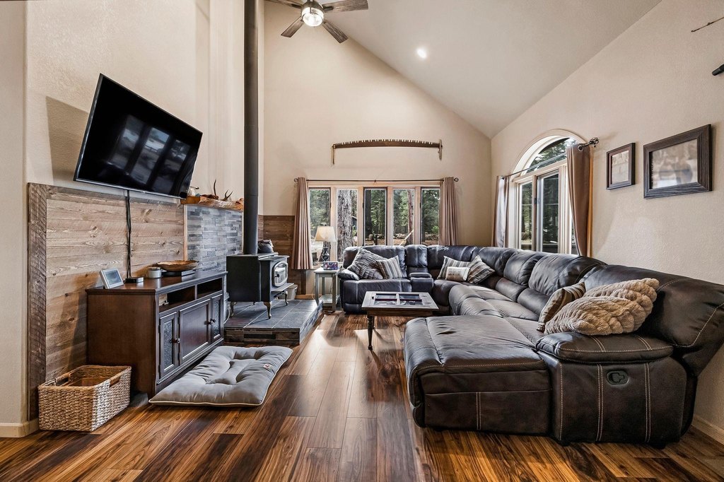 Lake Almanor, California, 96137, United States, 3 Bedrooms Bedrooms, ,3 BathroomsBathrooms,Residential,Forsale,1936791