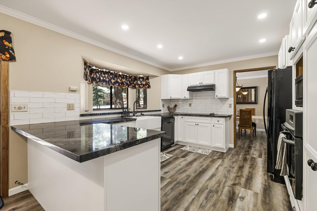 Lake Almanor, California, 96137, United States, 4 Bedrooms Bedrooms, ,3 BathroomsBathrooms,Residential,Forsale,1936725