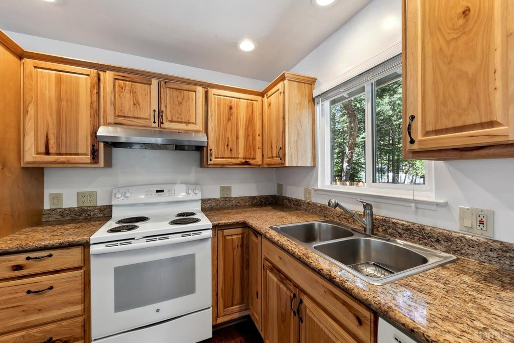 South Lake Tahoe, California, 96150, United States, 2 Bedrooms Bedrooms, ,1 BathroomBathrooms,Residential,Forsale,1929220