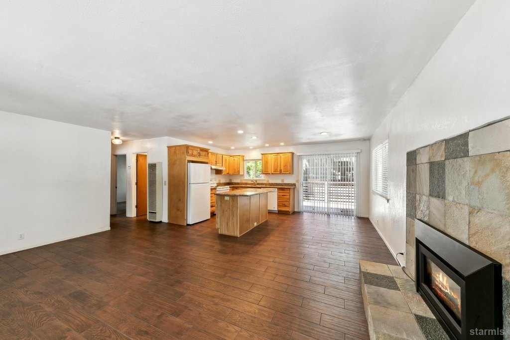 South Lake Tahoe, California, 96150, United States, 2 Bedrooms Bedrooms, ,1 BathroomBathrooms,Residential,Forsale,1929220