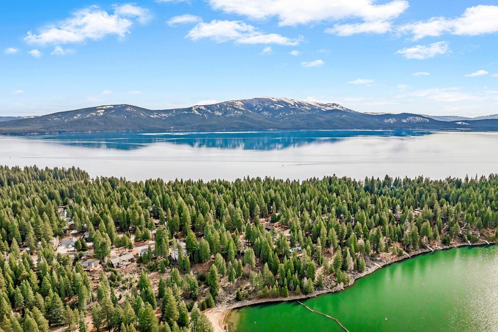 Lake Almanor, California, 96137, United States, 3 Bedrooms Bedrooms, ,3 BathroomsBathrooms,Residential,Forsale,1936791