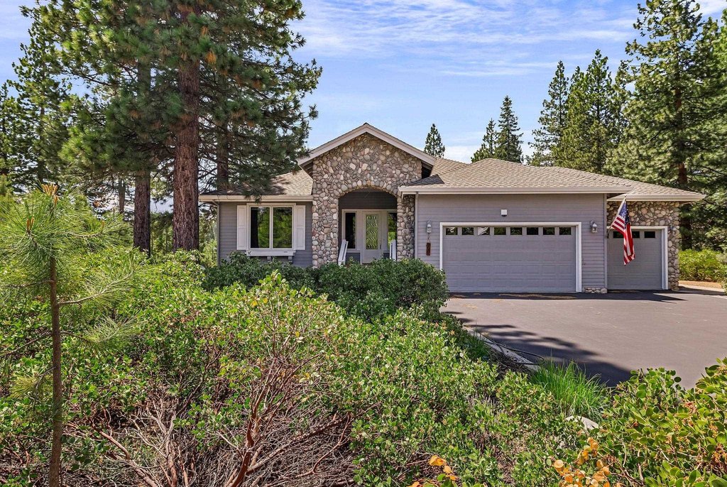 Lake Almanor, California, 96137, United States, 3 Bedrooms Bedrooms, ,2 BathroomsBathrooms,Residential,Forsale,1888829