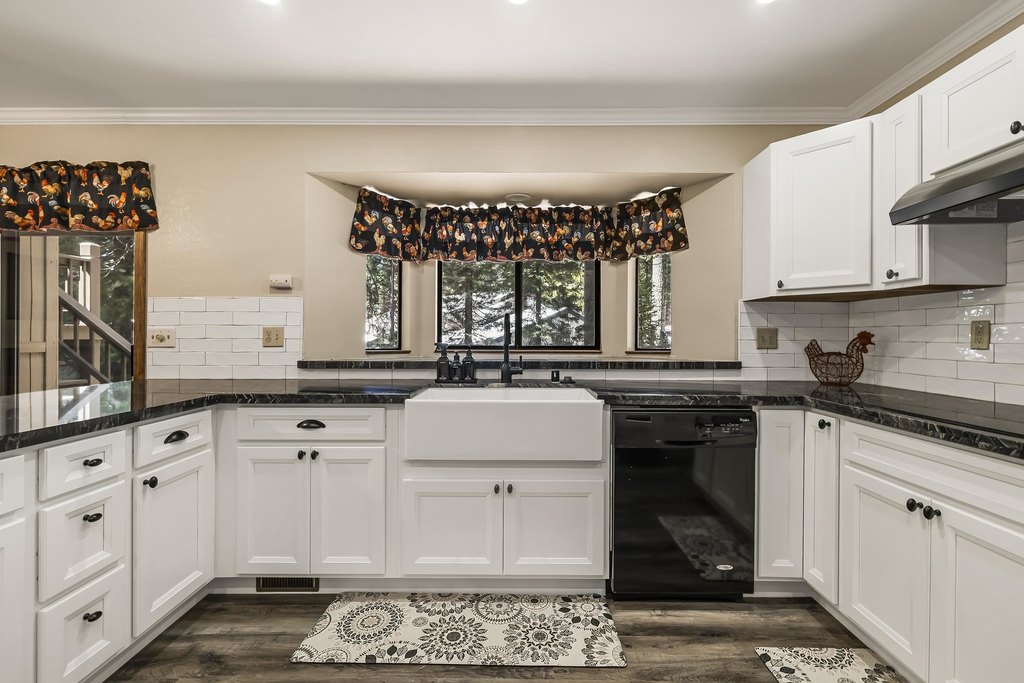Lake Almanor, California, 96137, United States, 4 Bedrooms Bedrooms, ,3 BathroomsBathrooms,Residential,Forsale,1936725
