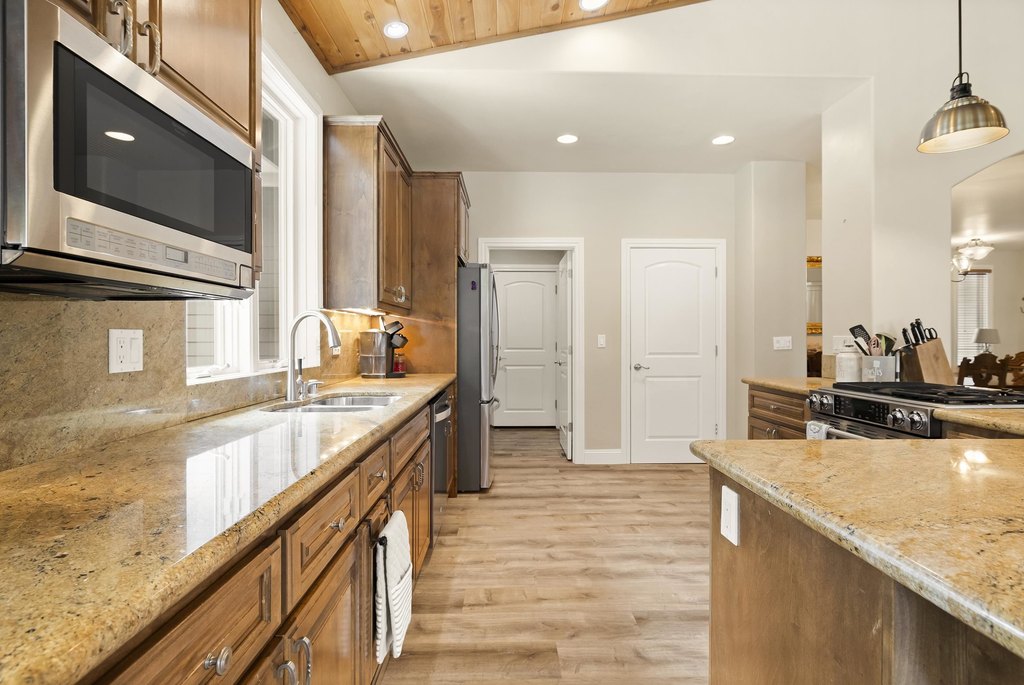 Lake Almanor, California, 96137, United States, 3 Bedrooms Bedrooms, ,2 BathroomsBathrooms,Residential,Forsale,1888829