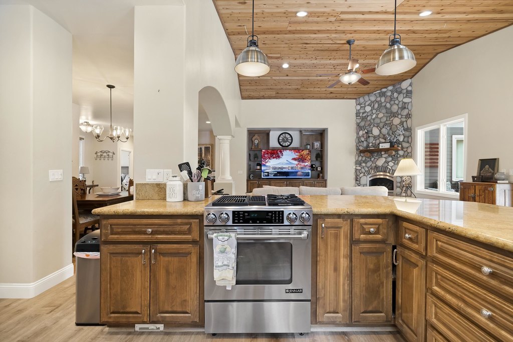 Lake Almanor, California, 96137, United States, 3 Bedrooms Bedrooms, ,2 BathroomsBathrooms,Residential,Forsale,1888829
