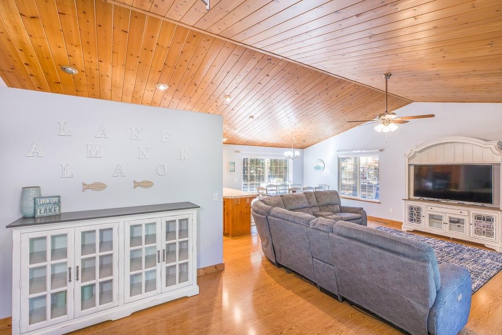 Lake Almanor, California, 96137, United States, 3 Bedrooms Bedrooms, ,2 BathroomsBathrooms,Residential,Forsale,1993793