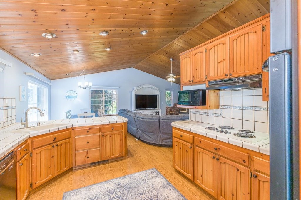 Lake Almanor, California, 96137, United States, 3 Bedrooms Bedrooms, ,2 BathroomsBathrooms,Residential,Forsale,1993793